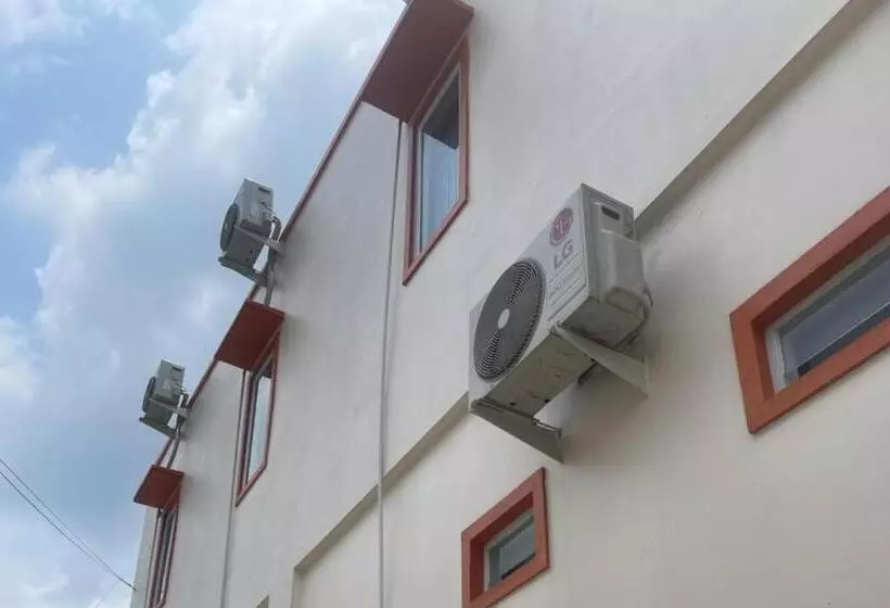 هتل Oyo 93850 Njy House Syariah