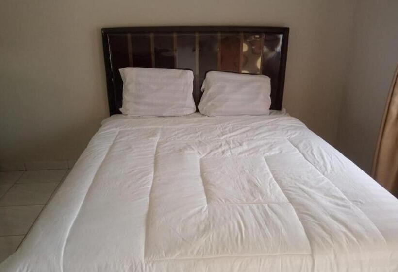 בית מלון כפרי Oyo 93850 Njy House Syariah