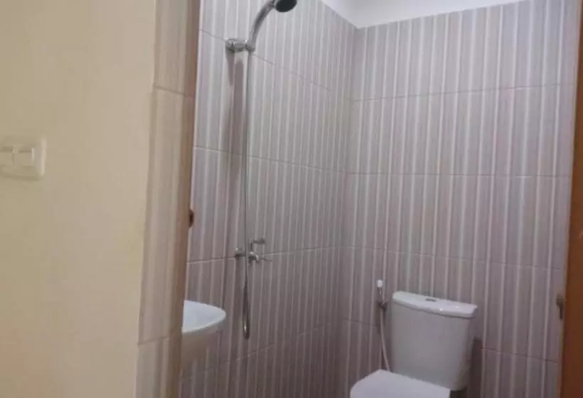 هتل Oyo 93850 Njy House Syariah
