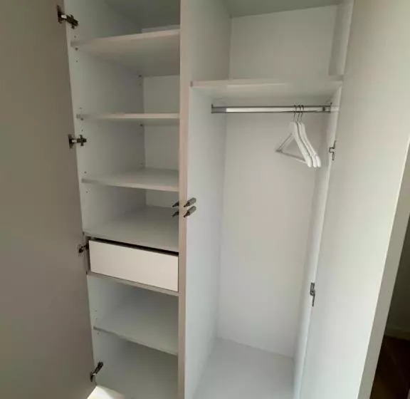 Majatalo Suite Avec Balcon, Kitchenette équipée, Douche, Baignoire, Wc Et Bureau