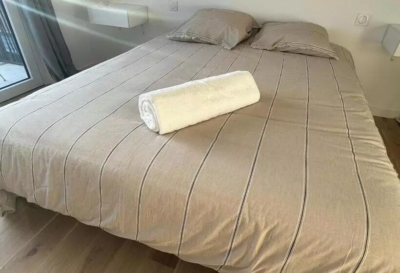 Majatalo Suite Avec Balcon, Kitchenette équipée, Douche, Baignoire, Wc Et Bureau