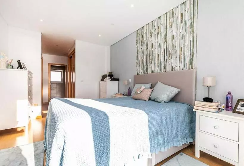 Majatalo Vibing & Liming Ericeira