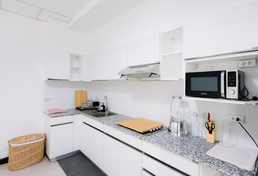 Red B Hostel, Cafe And Bar