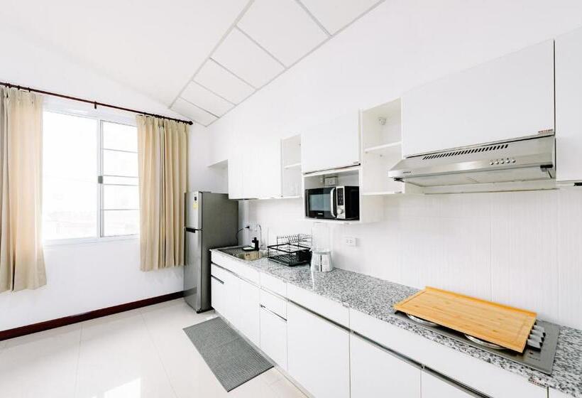 Red B Hostel, Cafe And Bar