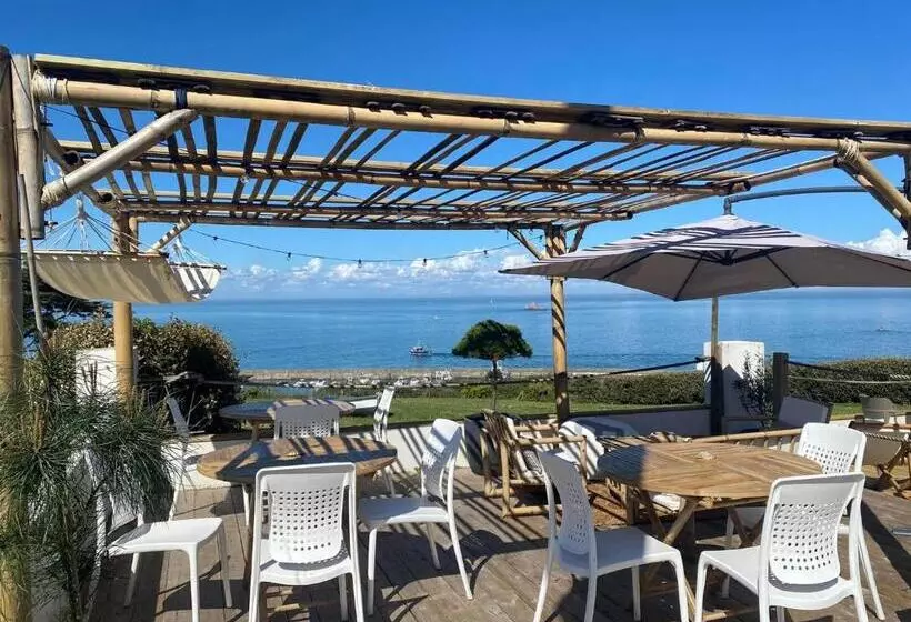Hotelli Hôtel Restaurant Des Iles