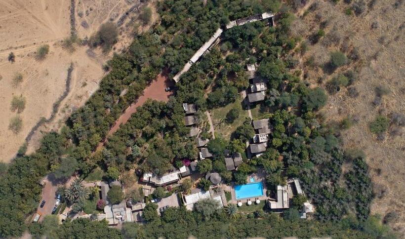 בית מלון כפרי Manvār Shergarh, The Desert Resort