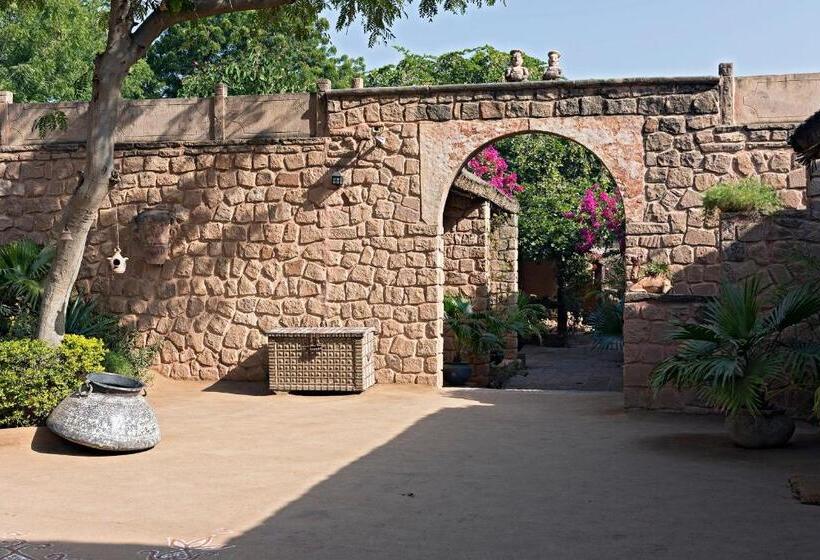 בית מלון כפרי Manvār Shergarh, The Desert Resort