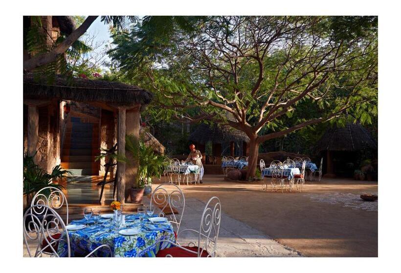 בית מלון כפרי Manvār Shergarh, The Desert Resort