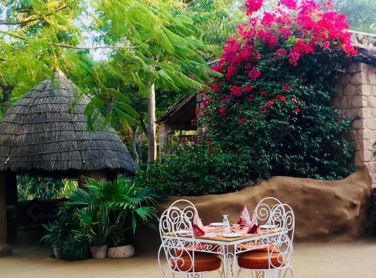 בית מלון כפרי Manvār Shergarh, The Desert Resort