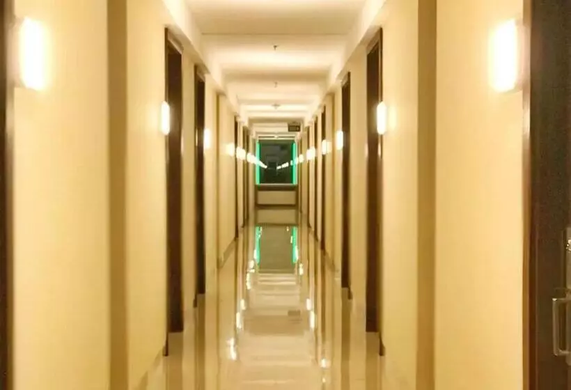 Hotelli Oyo 93826 Cprc Inn Serpong