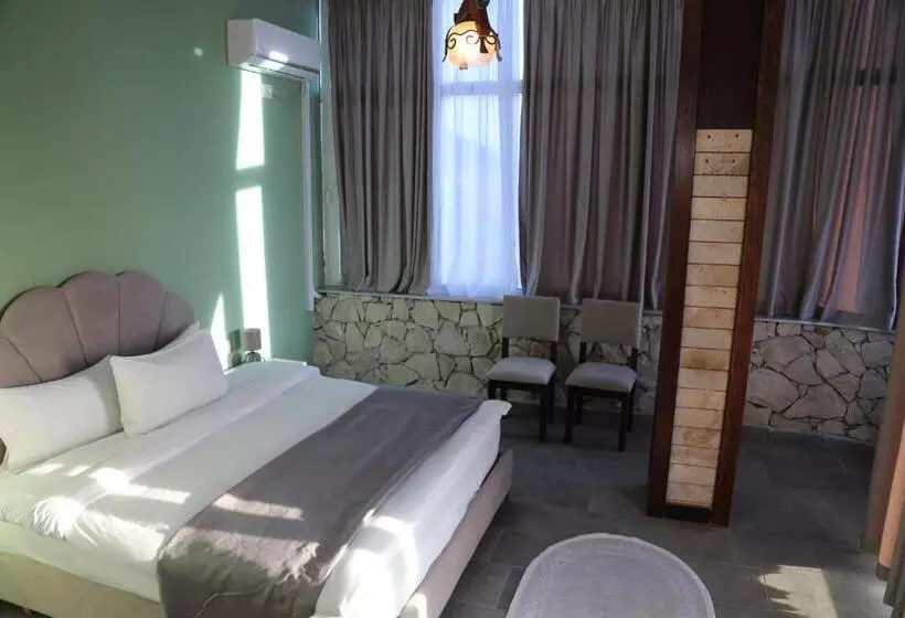 ホテル Pamja E Qyteteve