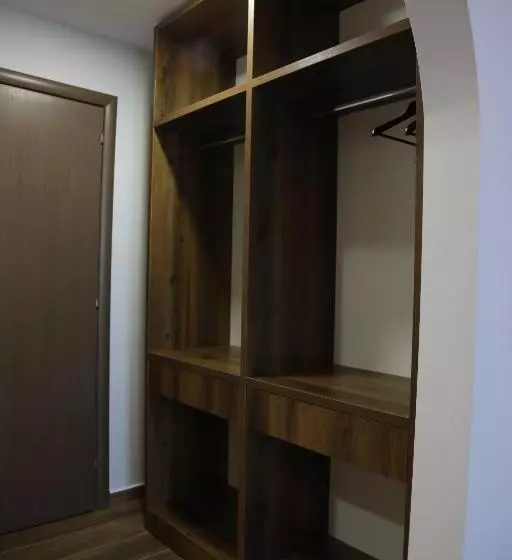 ホテル Pamja E Qyteteve