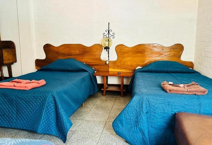 هتل Royal Palace Hostal