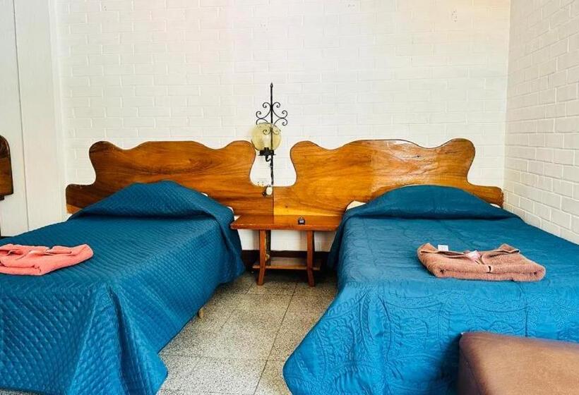 هتل Royal Palace Hostal