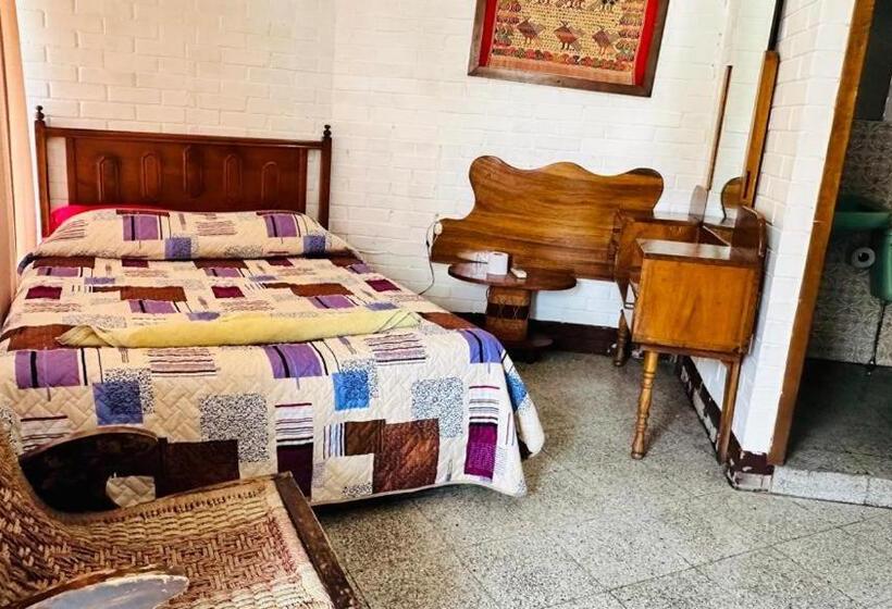 هتل Royal Palace Hostal