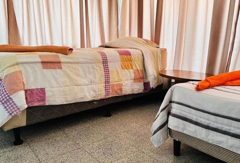 هتل Royal Palace Hostal