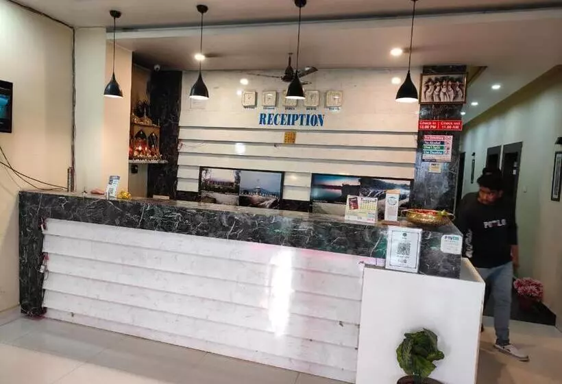 ホテル Senapati Residency