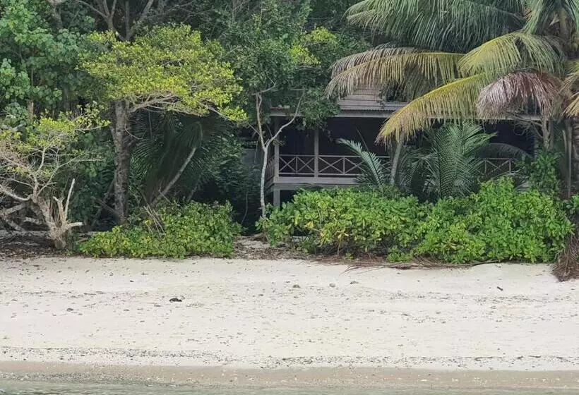 ホテル Sunset Surfing Villas Mentawai