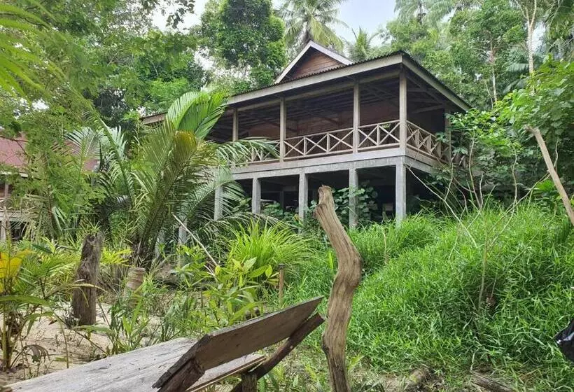ホテル Sunset Surfing Villas Mentawai