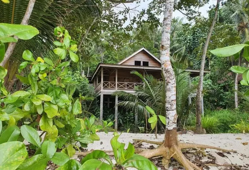 ホテル Sunset Surfing Villas Mentawai