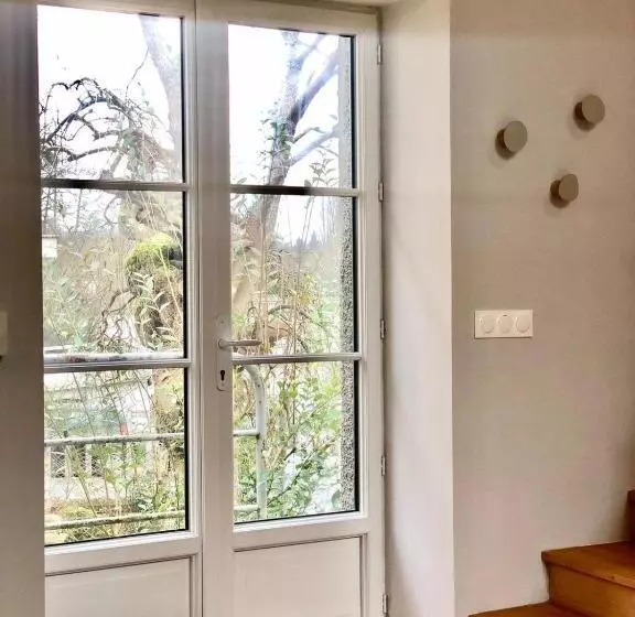 Majatalo La Mini Maison Des Bords De Seine