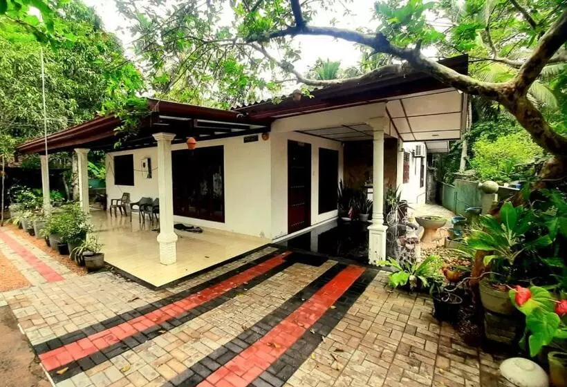 ペンション Tharush Swing Villa