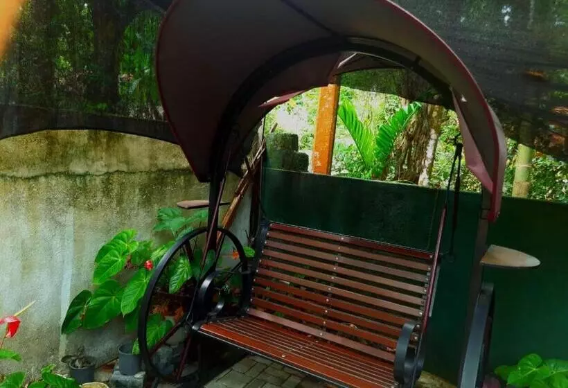 ペンション Tharush Swing Villa