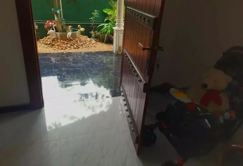 ペンション Tharush Swing Villa