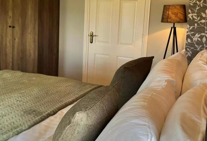 Aamiaismajoitus (B&B) Carnbore House Bnb