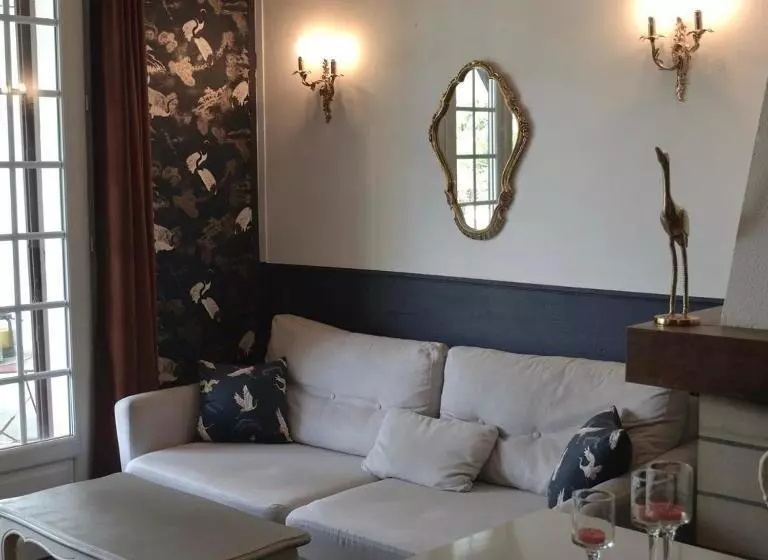 Aamiaismajoitus (B&B) Domaine Des Cyprès