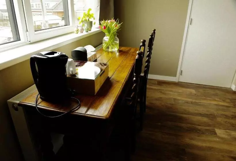 Aamiaismajoitus (B&B) Eetcafé Punt