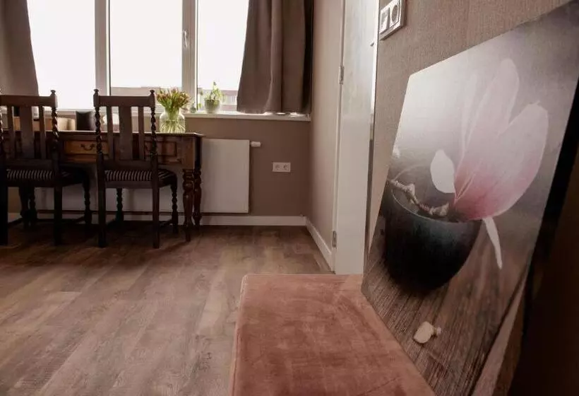 Aamiaismajoitus (B&B) Eetcafé Punt