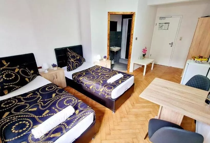 ホテル Zur Schönen Lau  Monteurzimmer