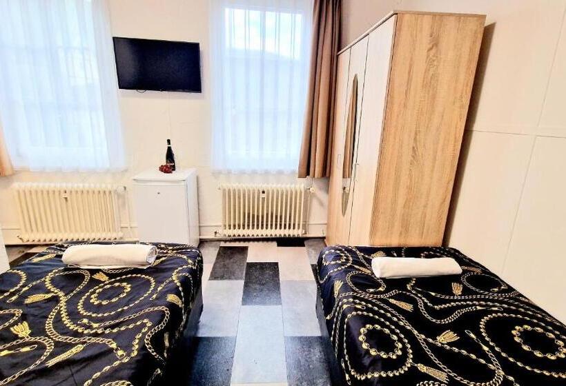 Отель Zur Schönen Lau Monteurzimmer