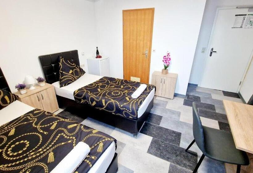 Отель Zur Schönen Lau Monteurzimmer