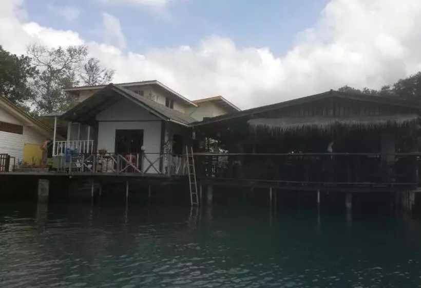 ペンション Jonnie S Riverside Resort