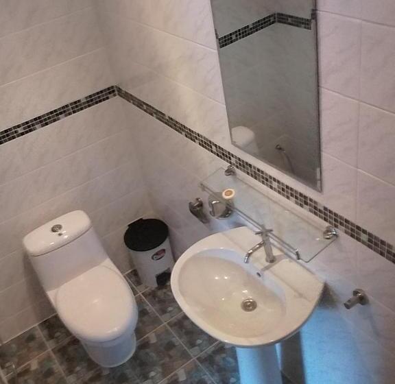 پانسیون Jonnie S Riverside Resort