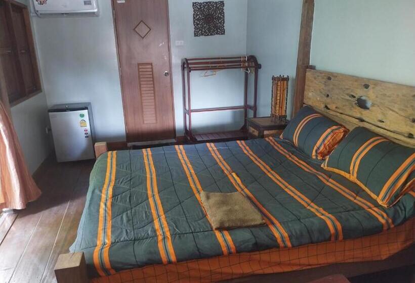 پانسیون Jonnie S Riverside Resort