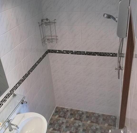 پانسیون Jonnie S Riverside Resort