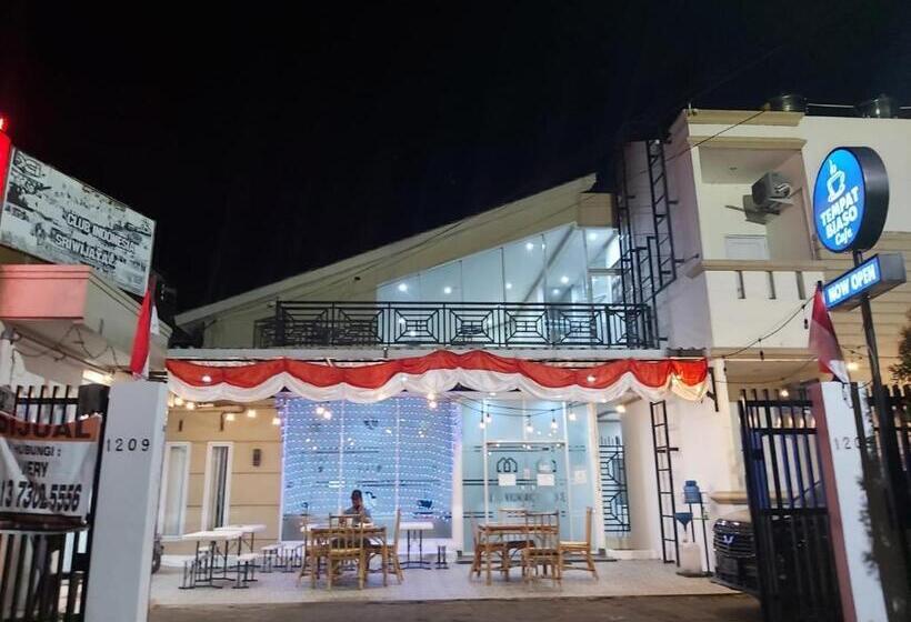 פנסיון Macan Kumbang Residence