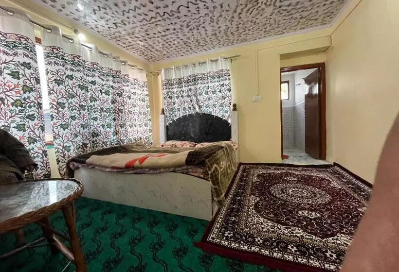 ペンション Pine Brooke Pahalgam