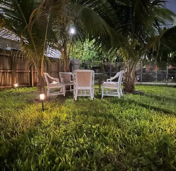 هاستل 103 Miami Shared Rooms For Men Central Comfortable, Affordable