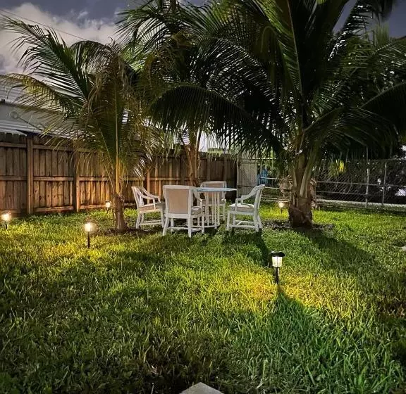 هاستل 103 Miami Shared Rooms For Men Central Comfortable, Affordable