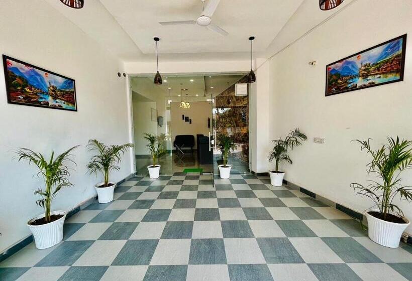 هتل The Grand Regency    Luxury Rooms Stay    Family, Couples, Corporate Special