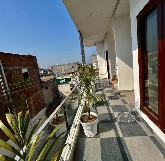 هتل The Grand Regency    Luxury Rooms Stay    Family, Couples, Corporate Special