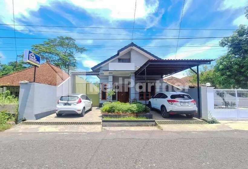 Hotelli Vins Homestay Kroya Mitra Reddoorz