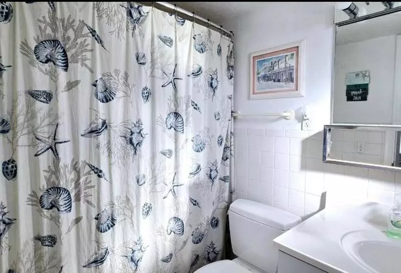 Paradise Awaits You At Key Colony Beach