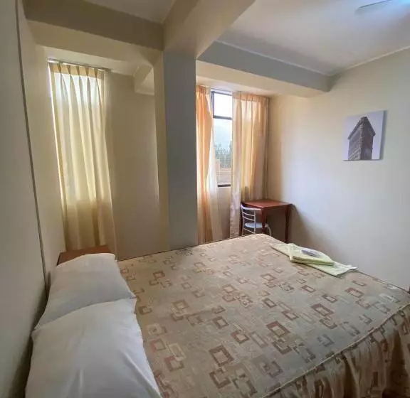 پانسیون Hostal La Sirena