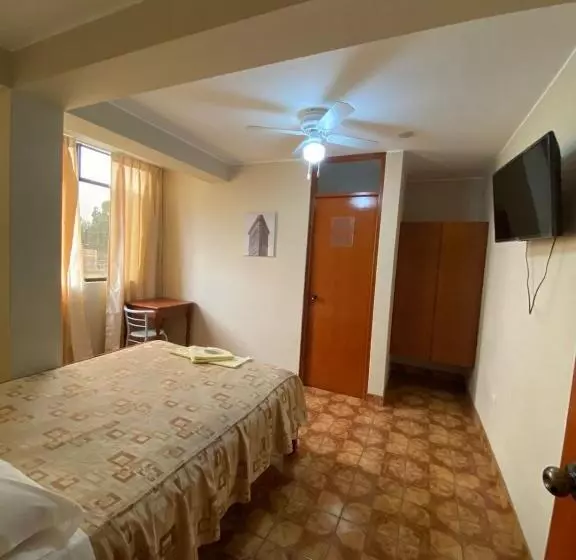 پانسیون Hostal La Sirena