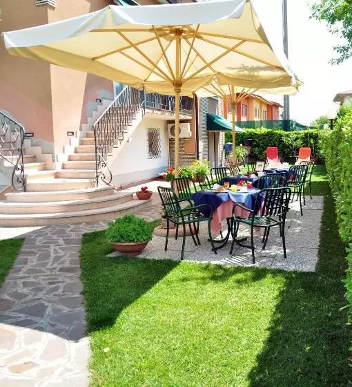 تختخواب و صبحانه Villa Chiara
